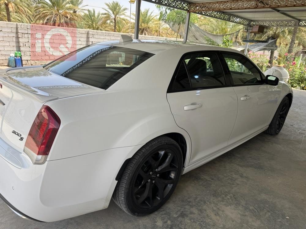 كرايسلر 300